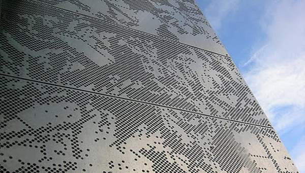 Aluminium-Verbundplatte - perforierte Fassade